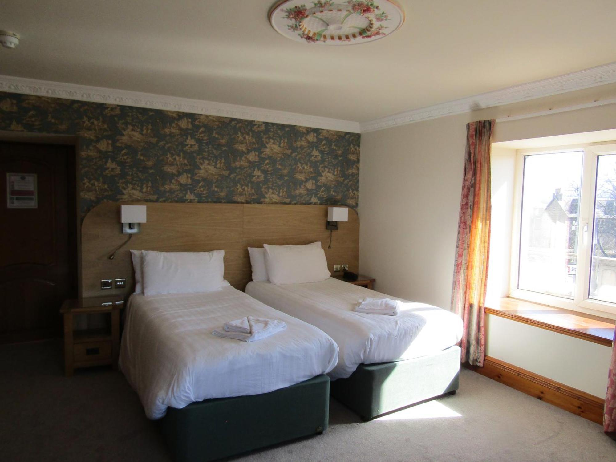 Duke Of Gordon Hotel Kingussie Ngoại thất bức ảnh