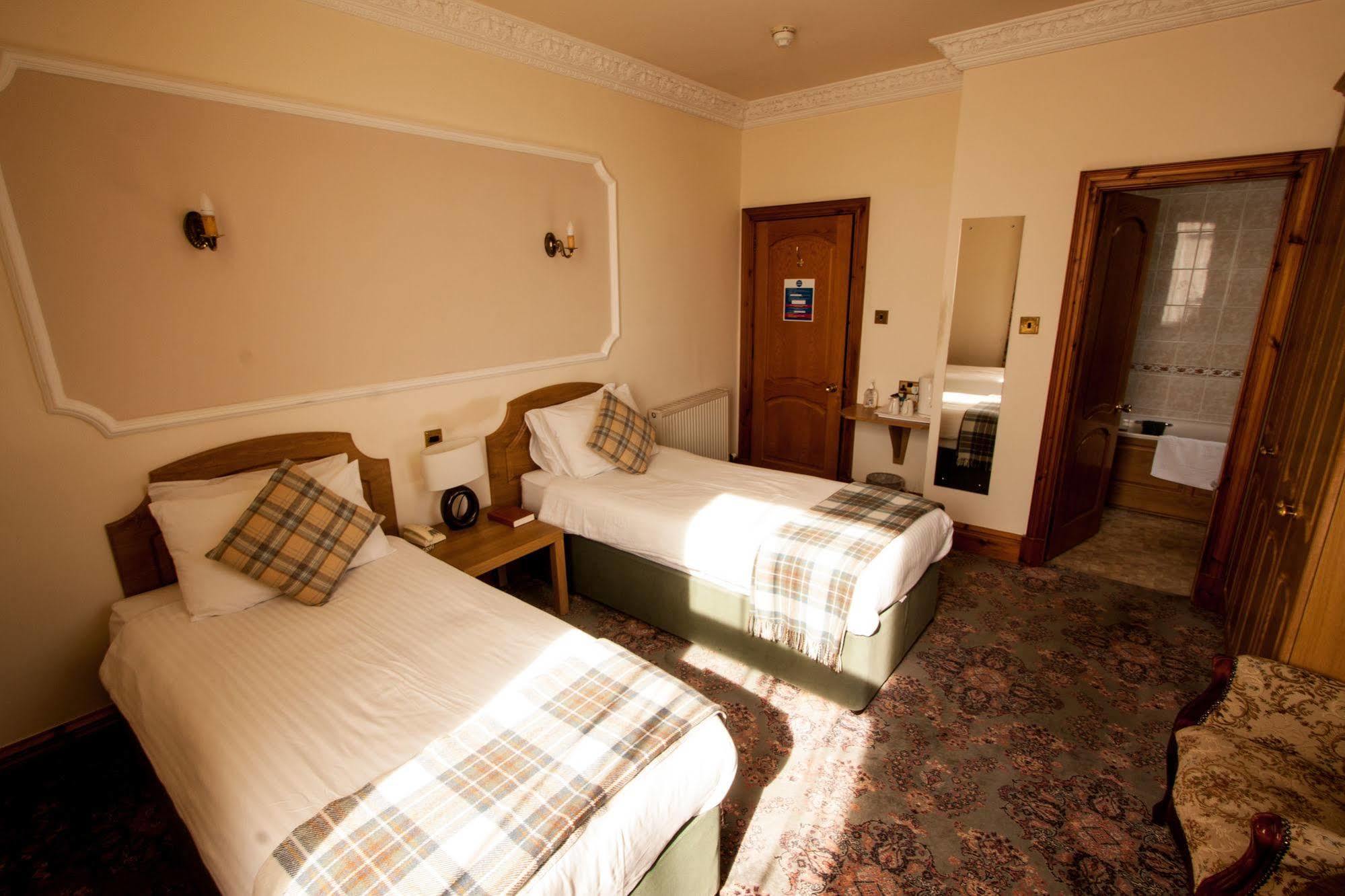 Duke Of Gordon Hotel Kingussie Ngoại thất bức ảnh