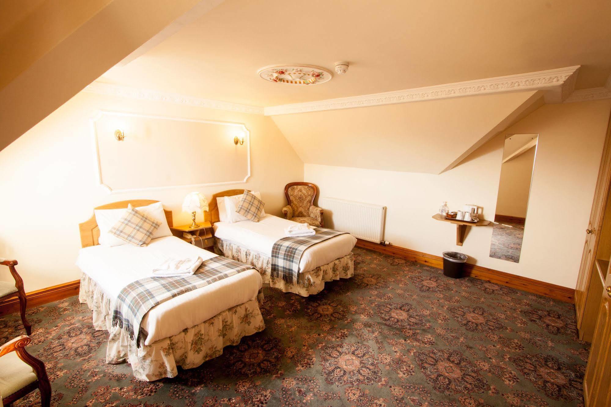 Duke Of Gordon Hotel Kingussie Ngoại thất bức ảnh