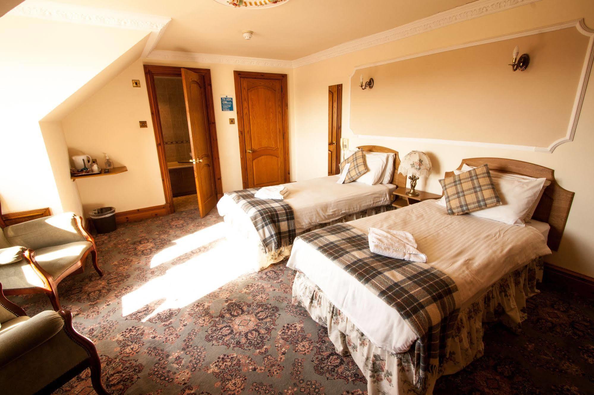 Duke Of Gordon Hotel Kingussie Ngoại thất bức ảnh